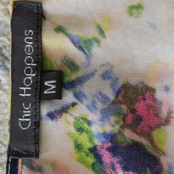 Chic Happens Floral Semi-Sheer Beach Swim Cover Up Medium - Picture 2 of 16